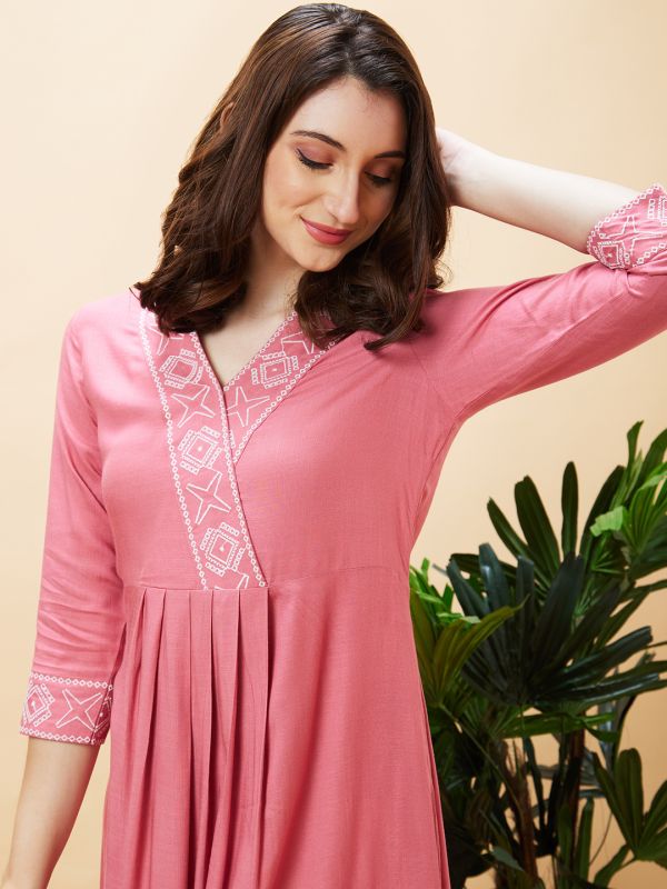 Globus Women Pink Embroidered Overlapping Neckline Mandarin Collar A-Line Kurta