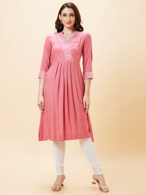 Globus Women Pink Embroidered Overlapping Neckline Mandarin Collar A-Line Kurta