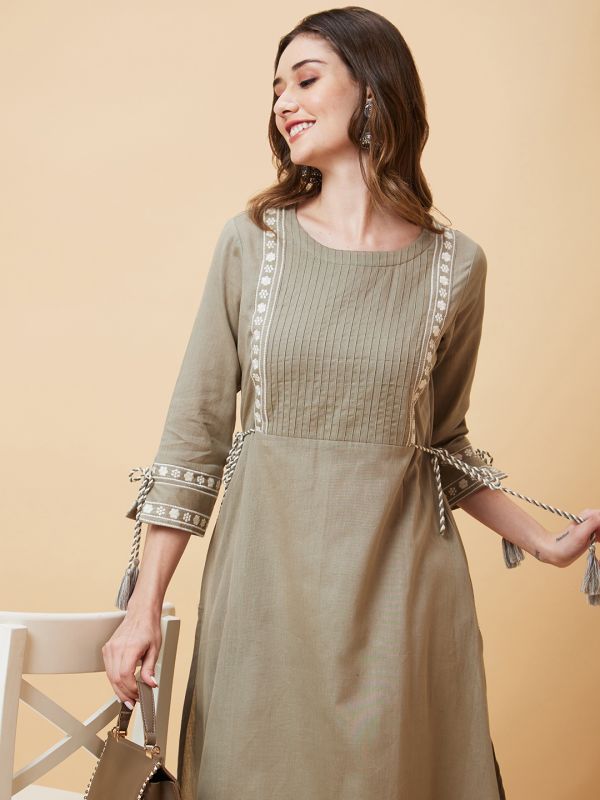 Globus Women Olive Solid Pleat Detailing A-Line Fusion Kurta