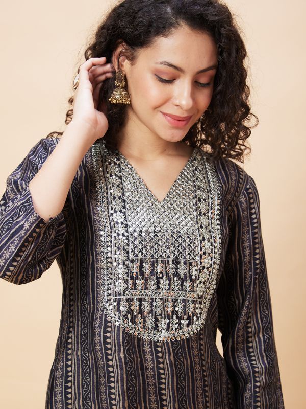 Globus Women Blue Ethnic Print V-Neck Straight Kurta with Sequinned Yoke Embroidery
