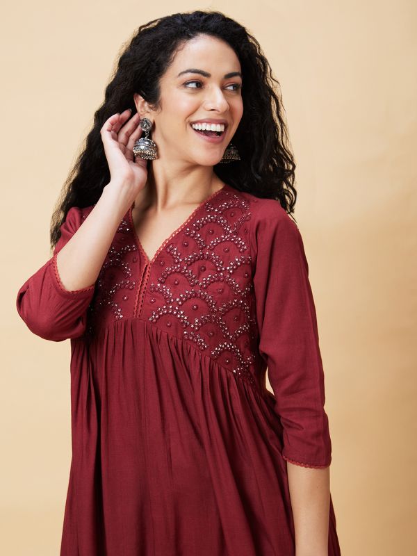 Globus Women Maroon Solid V-Neck Yoke Embroidered A-Line Kurta