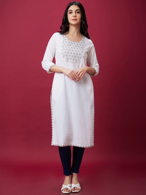 Globus Women White Casual Embroidered Round Neck 3/4th Sleeve Ethnic Kurta