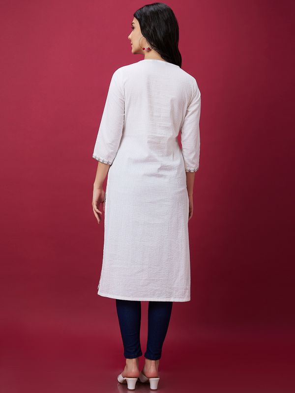 Globus Women White Casual Embroidered Round Neck 3/4th Sleeve Ethnic Kurta