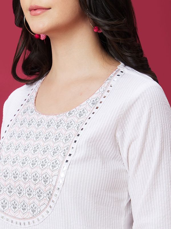 Globus Women White Casual Embroidered Round Neck 3/4th Sleeve Ethnic Kurta