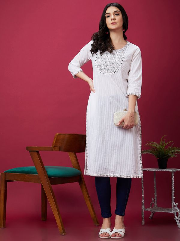 Globus Women White Casual Embroidered Round Neck 3/4th Sleeve Ethnic Kurta