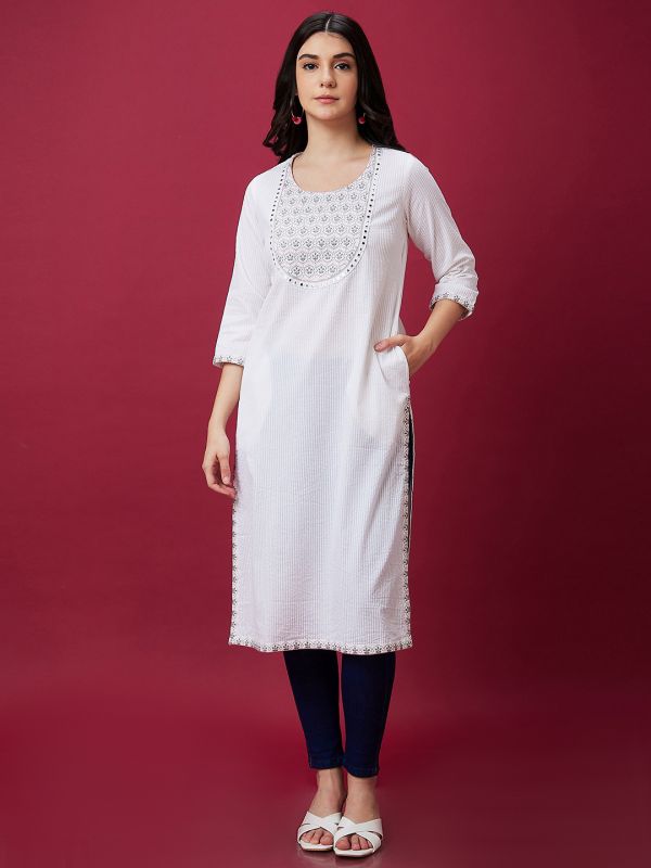 Globus Women White Casual Embroidered Round Neck 3/4th Sleeve Ethnic Kurta