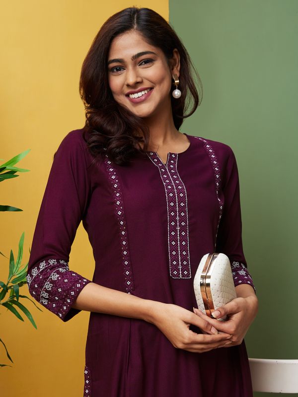 Globus Women Purple Embroidered Round Neck Regular Kurta