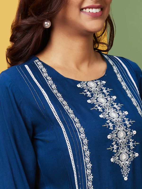 Globus Women Blue Embroidered Round Neck Regular Kurta