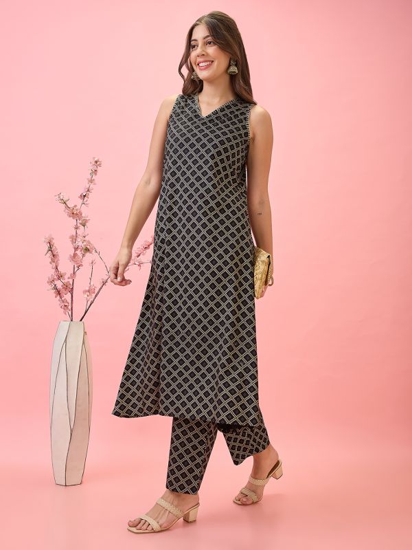 Globus Women Black Thread Work Detail V-Neck A-Line Workwear Kurta & Pants Set