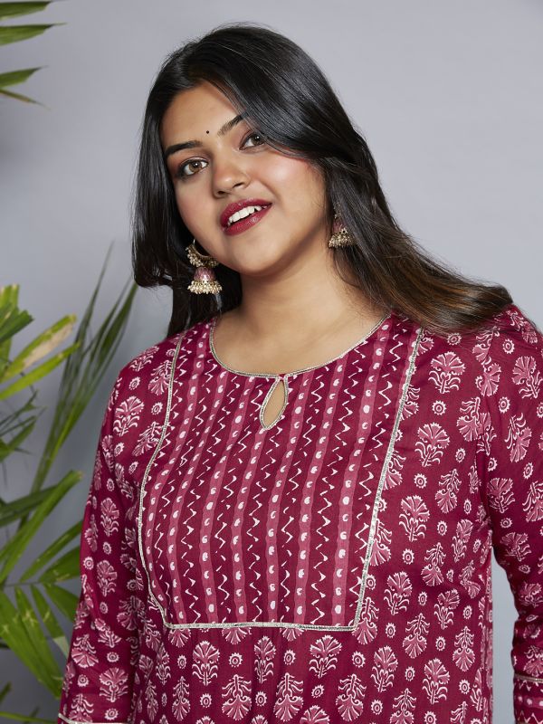 Globus Gloplus Women Pink Keyhole Neck Floral Printed Gotta Lace Detail Straight Plus Size Kurta & Pants Workwear Set