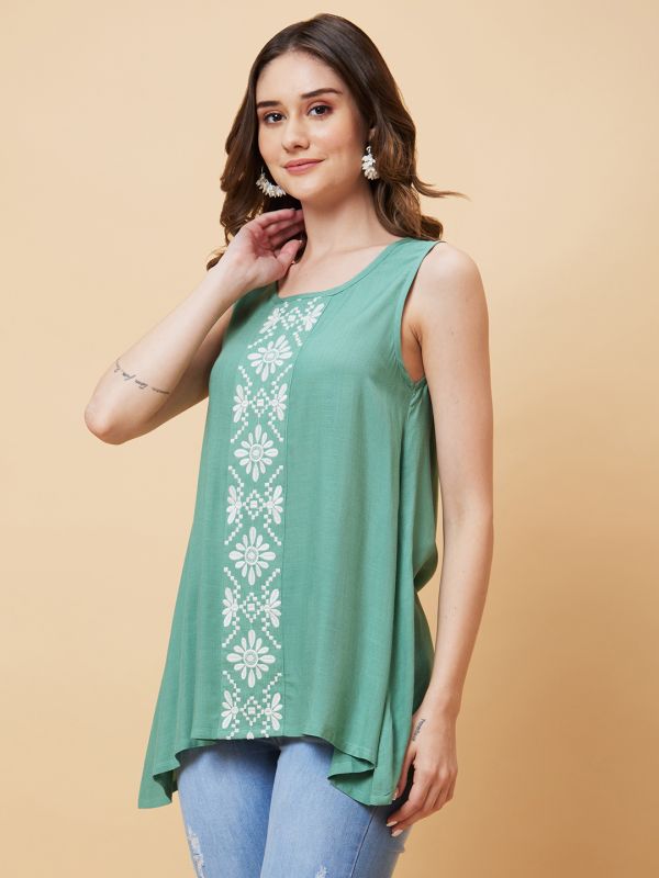 Globus Women Green Round Neck Floral Embroidered Sleeveless A-Line Tunic