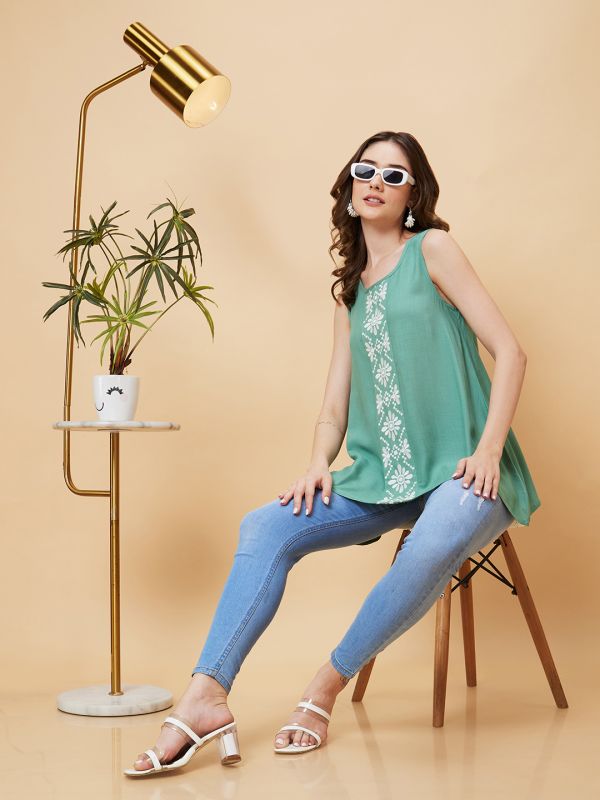 Globus Women Green Round Neck Floral Embroidered Sleeveless A-Line Tunic