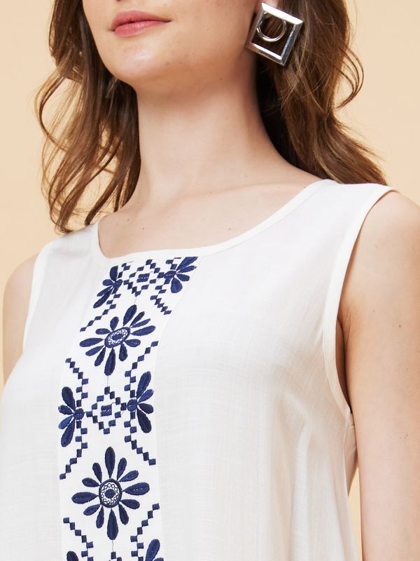 Globus Women Off White Round Neck Floral Embroidered Sleeveless A-Line Tunic