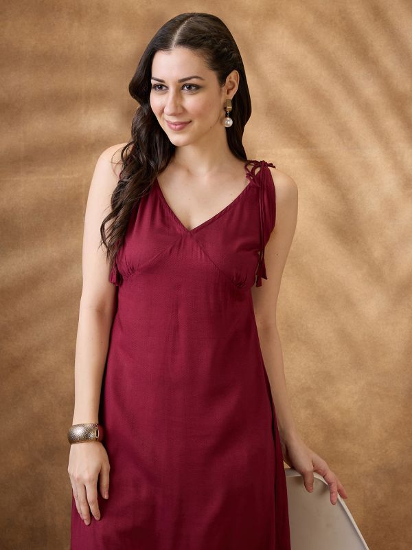 Globus Women Maroon Woven Design Tie-Up Neck A-Line Fusion Kurta