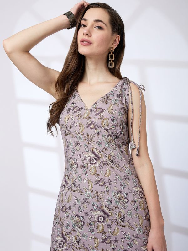 Globus Women Lilac V-Neck Tie-Up Strappy Shoulder Floral Print A-Line Kurta With Pants Workwear Set