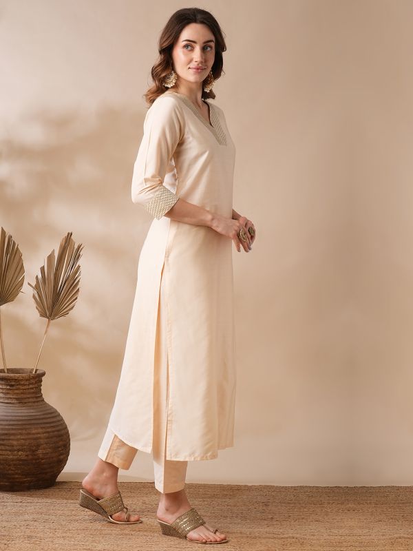 Globus Women Off White Silver Zari Embroidered V-Neck Straight Kurta & Elasticated Pants Workwear Set
