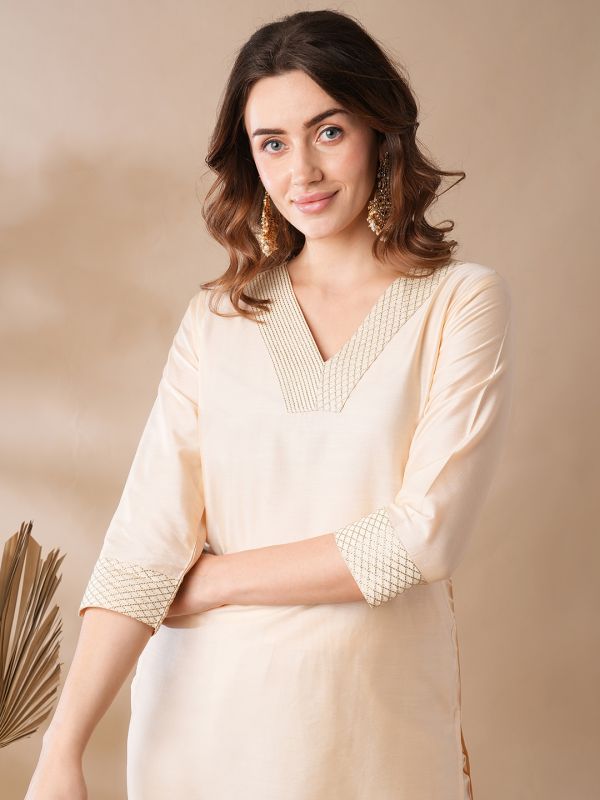 Globus Women Off White Silver Zari Embroidered V-Neck Straight Kurta & Elasticated Pants Workwear Set