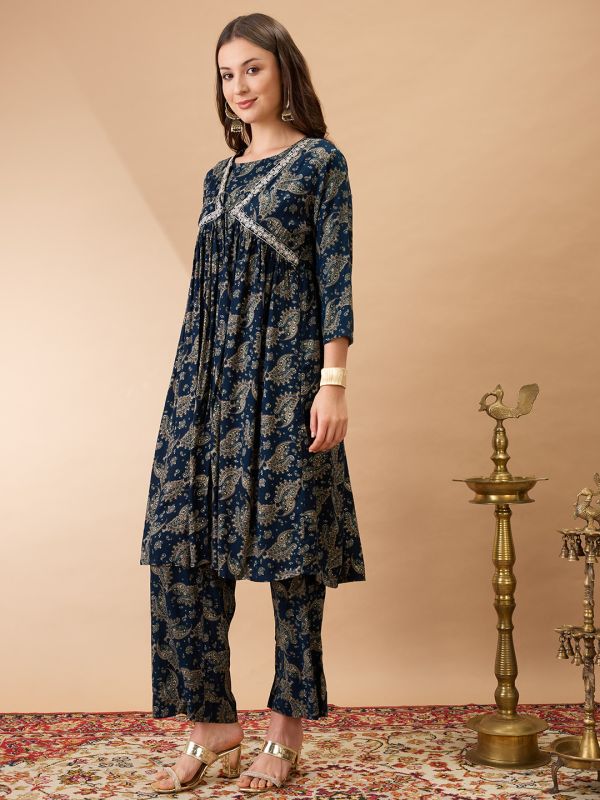Globus Women Blue Paisley Printed Crop Top with Straight Pant & V-Neck Flared Shrug Co-ords Set