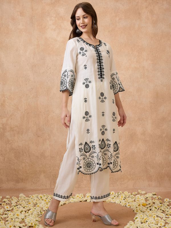 Globus Women Off-White Scalloped Hem Bell Sleeves Floral Embroidered Kurta & Straight Pant Festive Set