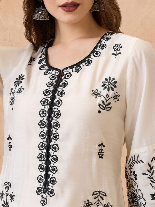 Globus Women Off-White Scalloped Hem Bell Sleeves Floral Embroidered Kurta & Straight Pant Festive Set
