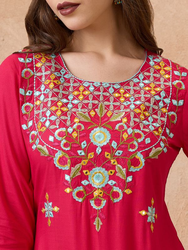 Globus Women Pink Round Neck Floral Embroidered Straight Kurta With Pant & Tie-Die Dupatta Workwear Set