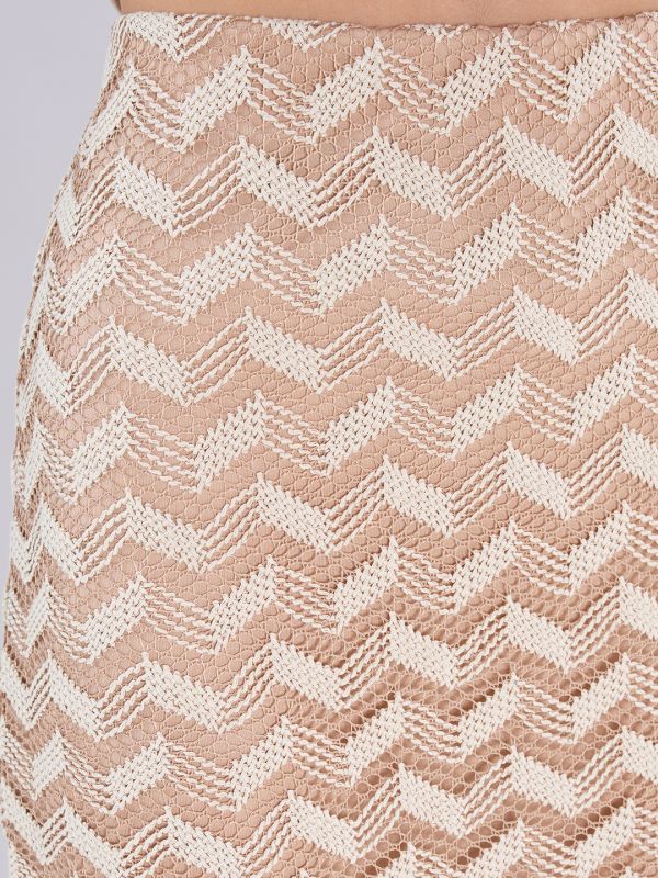 Globus Women Beige Chevron Pattern Crochet Mid Rise Back Slit Pencil Midi Skirt