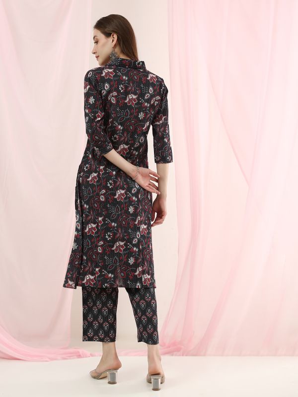 Globus Women Black Collared Neck All Over Floral Print Thread Work Detail Straight Shirt Style Kurta with Pants Set