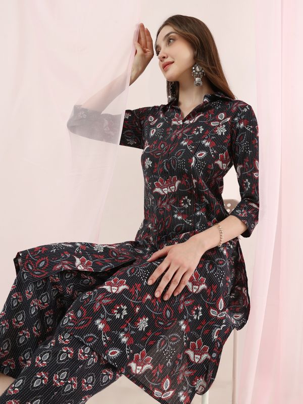 Globus Women Black Collared Neck All Over Floral Print Thread Work Detail Straight Shirt Style Kurta with Pants Set