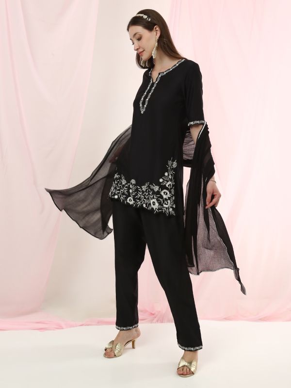 Globus Women Black Round Neck Floral Embroidered Scalloped Hem Kurti With Pants & Gotta Lace Dupatta Festive Set