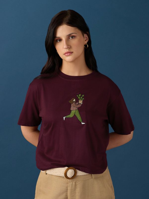 Globus Women Maroon Round Neck Drop Shoulder Sleeves Graphic Embroidered Crop T-Shirt