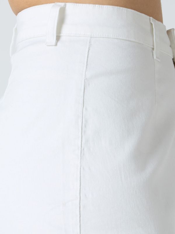 Globus Women White Stretchable Solid Mid-Rise Straight Fit Midi Cargo Skirt