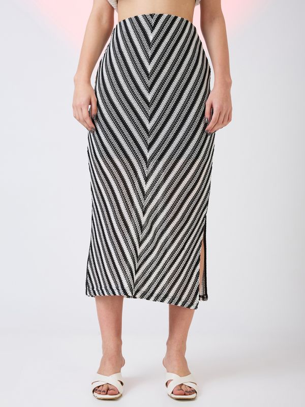 Globus Women Black & White Self Design Crochet Mid Rise Side Slit Midi Pencil Skirt