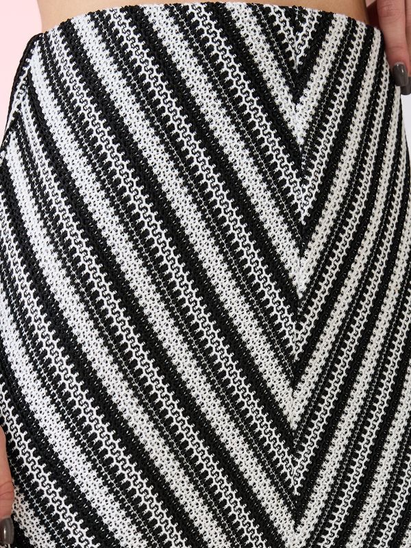 Globus Women Black & White Self Design Crochet Mid Rise Side Slit Midi Pencil Skirt