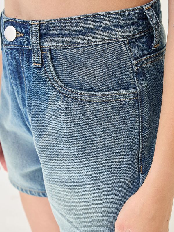 Globus Women Med Blue Slim Fit Mid-Rise Above Knee Denim Shorts