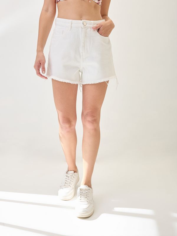 Globus Women White Slim Fit Mid-Rise Frayed Hem Denim Shorts