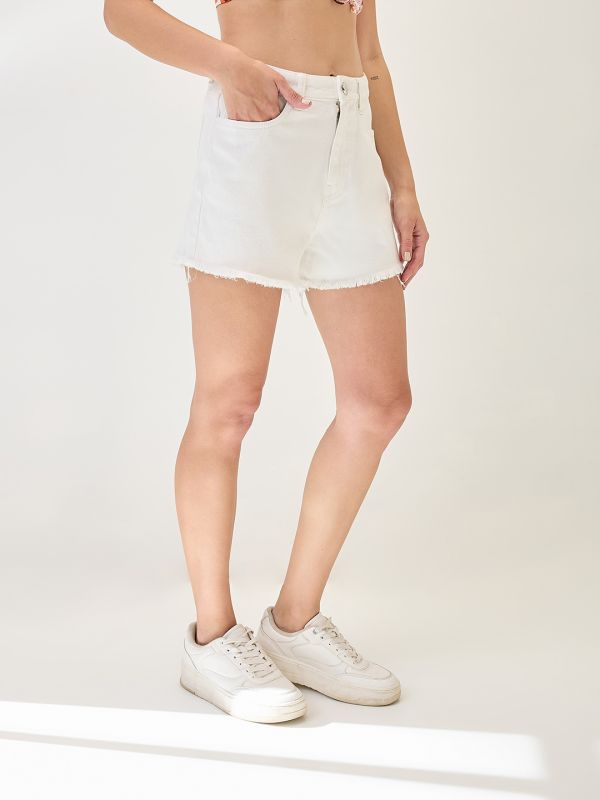 Globus Women White Slim Fit Mid-Rise Frayed Hem Denim Shorts