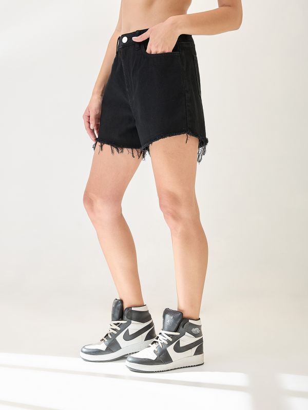 Globus Women Black Slim Fit Mid-Rise Frayed Hem Denim Shorts