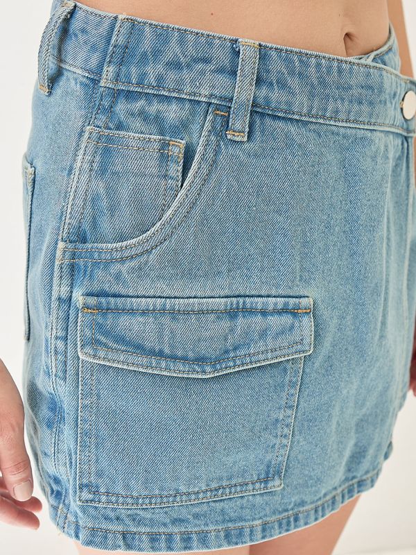 Globus Women Light Blue Slim Fit Mid-Rise Front Pocket Denim Skorts