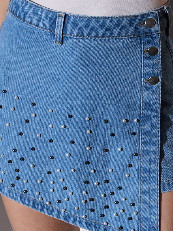 Globus Women Med Blue Mid-Rise Pearl Embellished Mini Denim Skorts