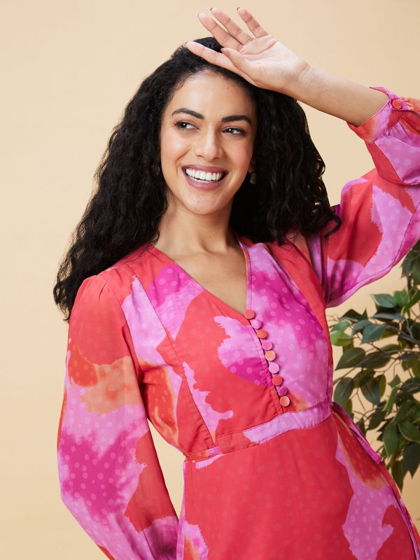Globus Women Pink Abstract Print V-Neck Casual Tie-Up Fit And Flare Tiered Maxi Dress