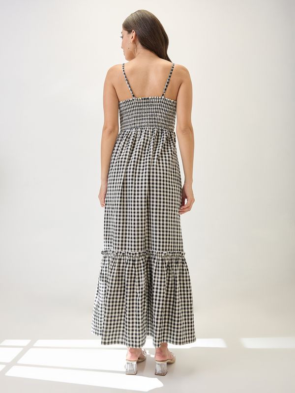 Globus Women Black & White Checkered Strappy Sleeves Sweetheart Neck Bow Detail Tiered Fit & Flare Maxi Dress