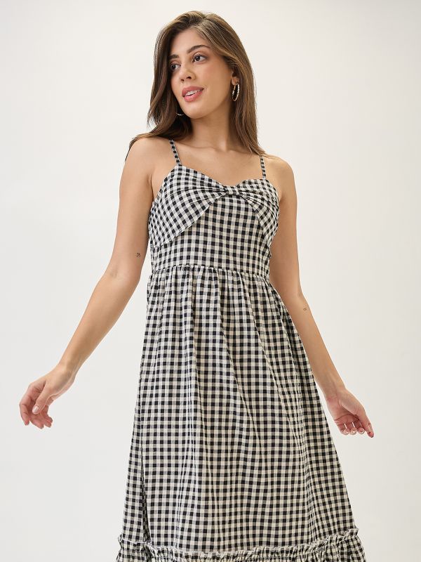 Globus Women Black & White Checkered Strappy Sleeves Sweetheart Neck Bow Detail Tiered Fit & Flare Maxi Dress