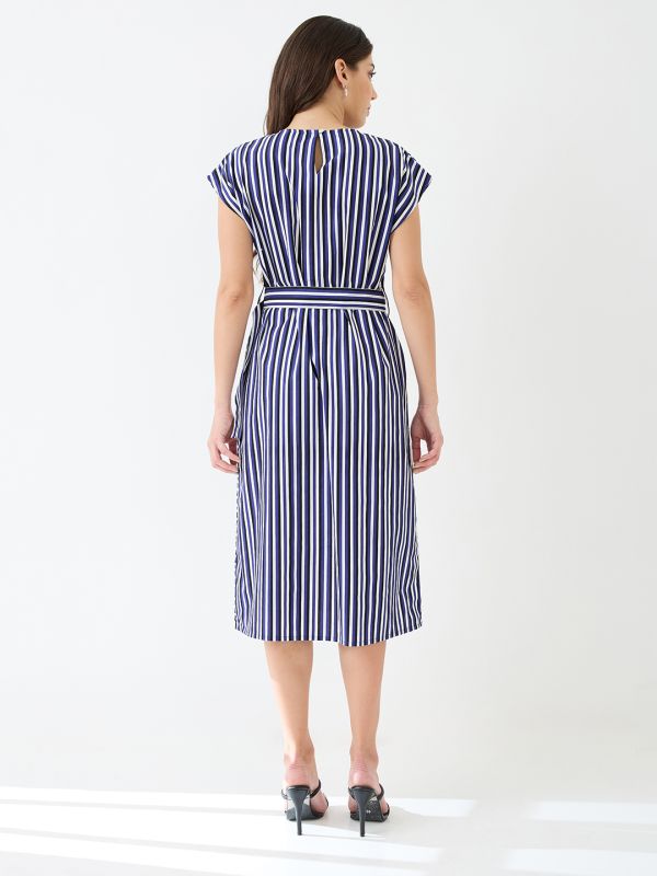 Globus Women Blue Round Neck Extended Sleeves Striped Gathered A-Line Midi Dress With Belt