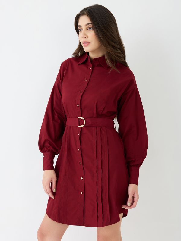Globus Women Maroon Collared Neck Cuffed Sleeves Solid Pleated Mini Workwear Shirt Dress With D-Ring Belt