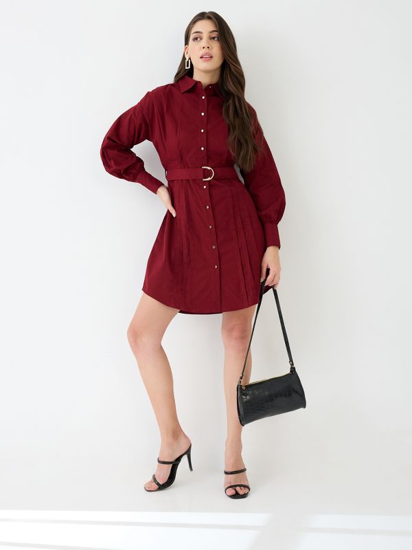 Globus Women Maroon Collared Neck Cuffed Sleeves Solid Pleated Mini Workwear Shirt Dress With D-Ring Belt
