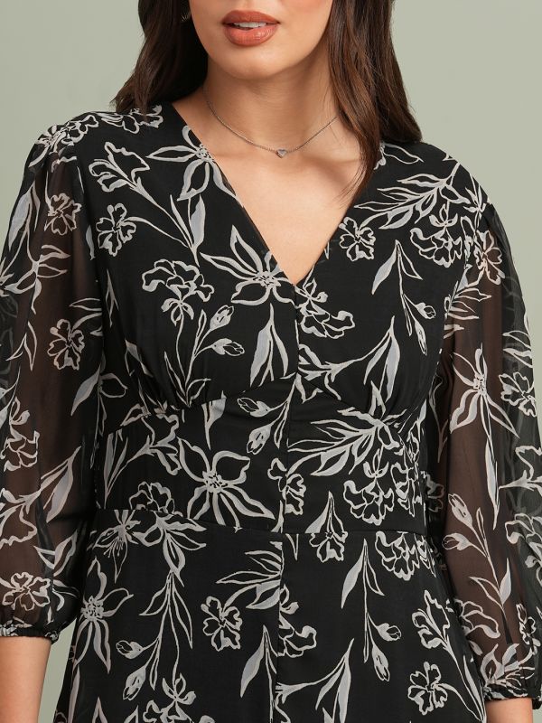 Globus Women Black V-Neck Puff Sleeves Floral Print Front Slit Smocked Fit & Flare Maxi Resort Dress