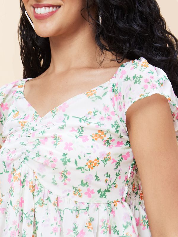 Globus Women Off White Floral Print Ruched Sweetheart Neck Smocking Casual Top