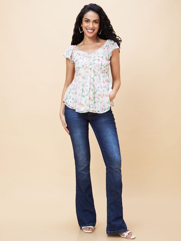 Globus Women Off White Floral Print Ruched Sweetheart Neck Smocking Casual Top