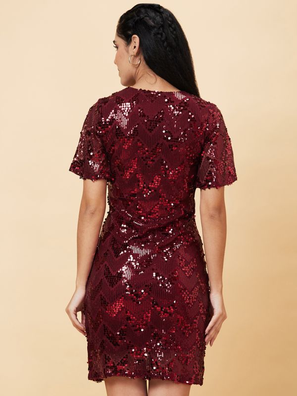 Globus Women Maroon V Neck Flared Sleeves Chevron Patterned Sequinned Sheath Dress