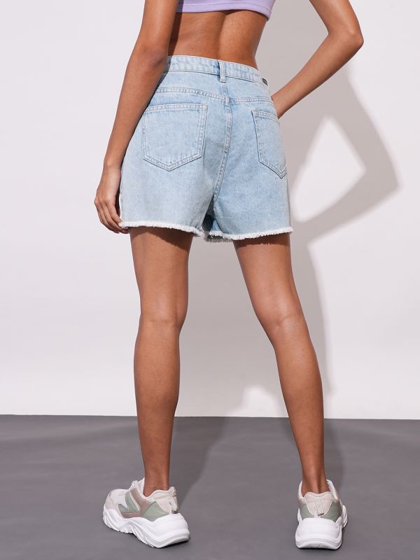 Globus Women Light Blue Slim Fit Mid-Rise Washed Frayed Hem Denim Shorts